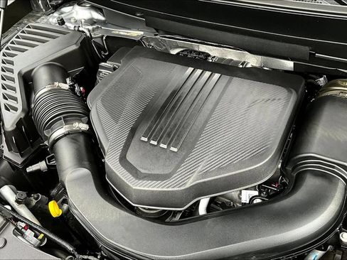 Used 2025 Chevrolet Traverse LT AWD/4WD image 29