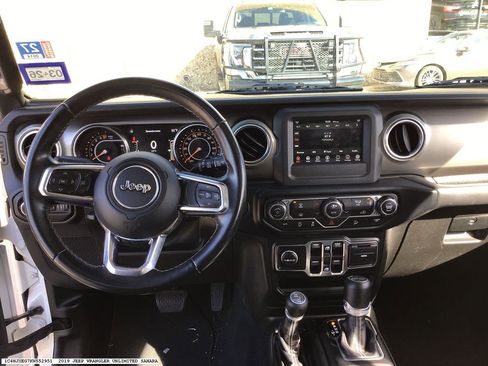 Used 2019 Jeep Wrangler Unlimited Sahara image 10
