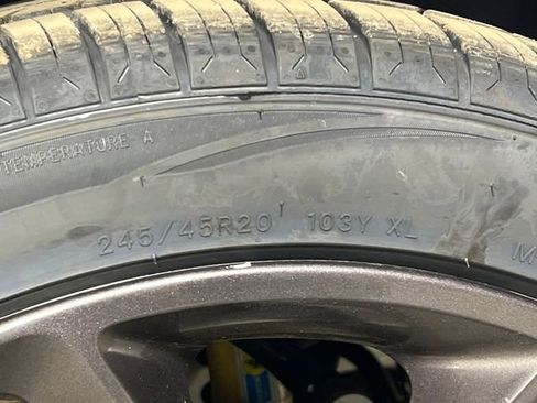 Used 2017 Dodge Challenger R/T image 40