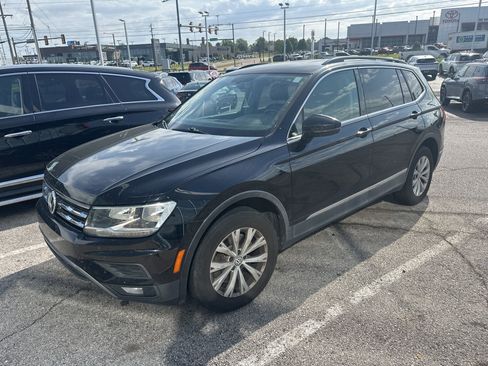 Used 2018 Volkswagen Tiguan SE image 1