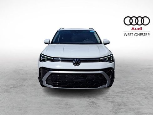 Used 2025 Volkswagen Taos SEL AWD/4WD image 2