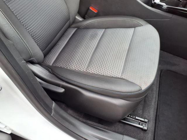 Used 2025 Chevrolet Trax LT FWD image 50