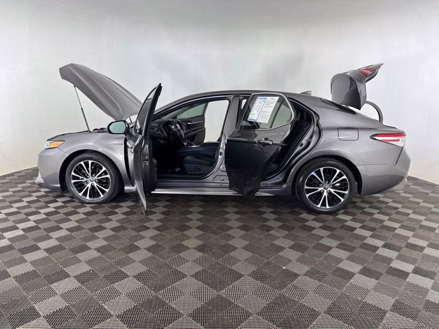 Used 2020 Toyota Camry SE FWD image 11