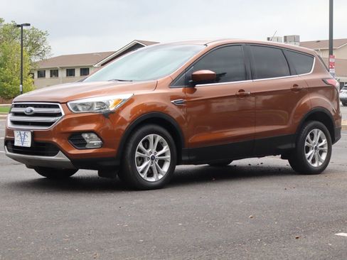 Used 2017 Ford Escape SE w/ SE Cold Weather Package AWD/4WD image 11