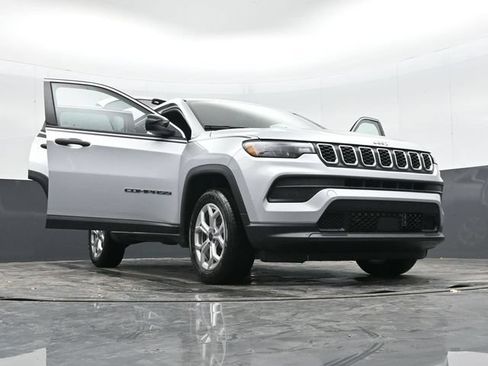 Used 2025 Jeep Compass Sport w/ Mopar Graphics Package AWD/4WD image 53