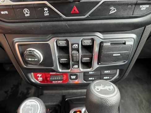 Used 2019 Jeep Wrangler Unlimited Rubicon AWD/4WD image 15