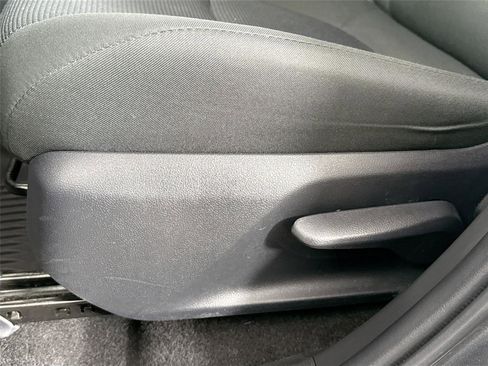 Certified 2025 Toyota RAV4 LE FWD image 28