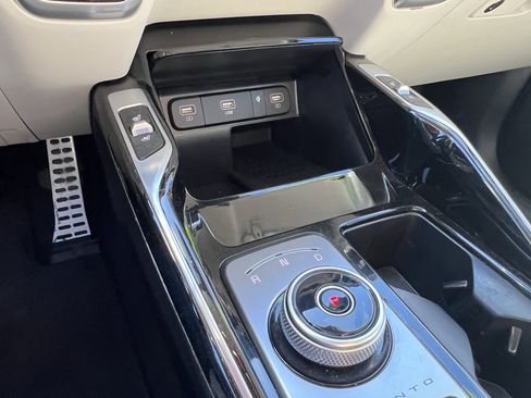 Certified 2024 Kia Sorento SX Prestige image 30