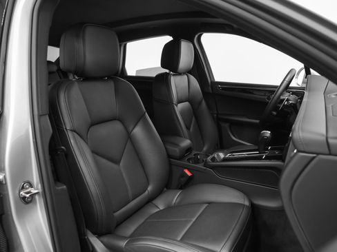 Certified 2026 Porsche Macan image 22