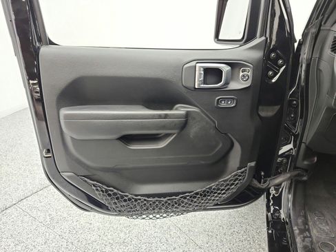 Used 2024 Jeep Wrangler Unlimited w/ Convenience Group AWD/4WD image 12