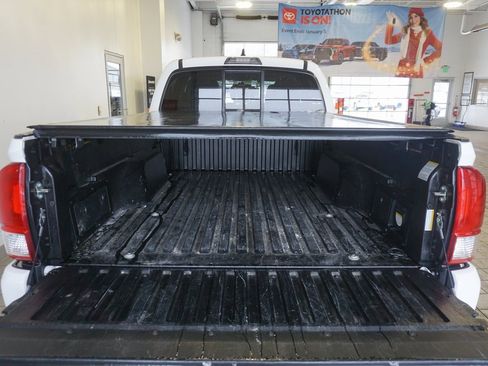 Used 2017 Toyota Tacoma SR5 image 15
