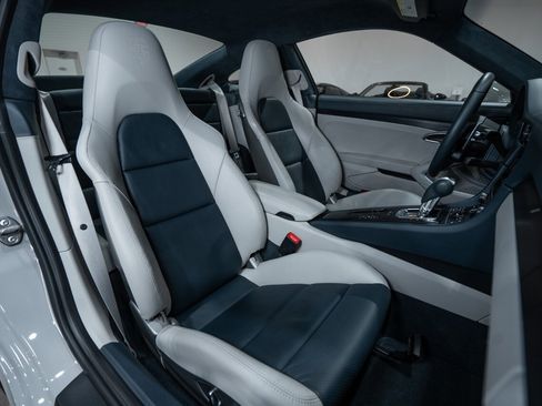 Used 2019 Porsche 911 Carrera GTS image 30