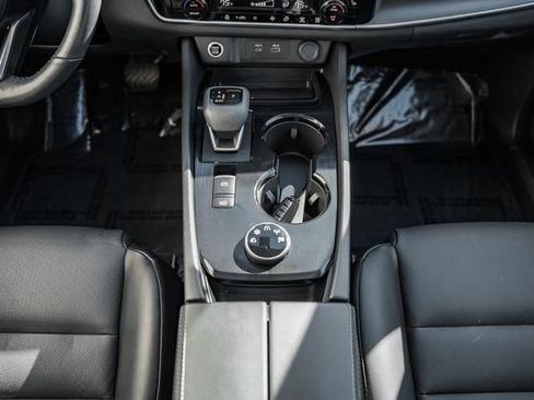 Used 2022 Nissan Rogue SV w/ SV Premium Package image 29