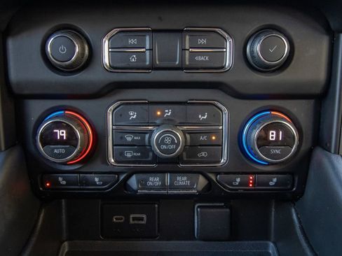 Used 2021 Chevrolet Suburban RST w/ Luxury Package image 36