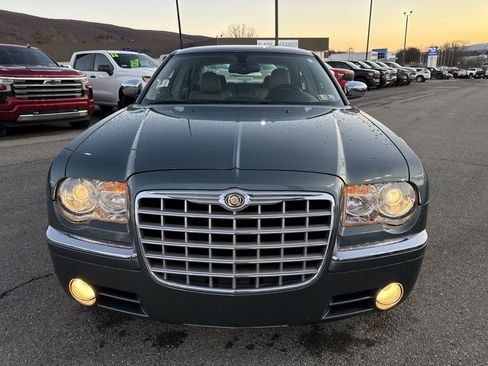 Used 2005 Chrysler 300 C w/ Protection Group II image 9