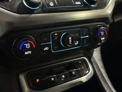 Used 2021 GMC Acadia SLE w/ Driver Convenience Package FWD image 16