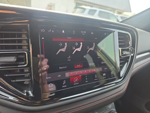 Used 2025 Dodge Durango GT AWD/4WD image 19