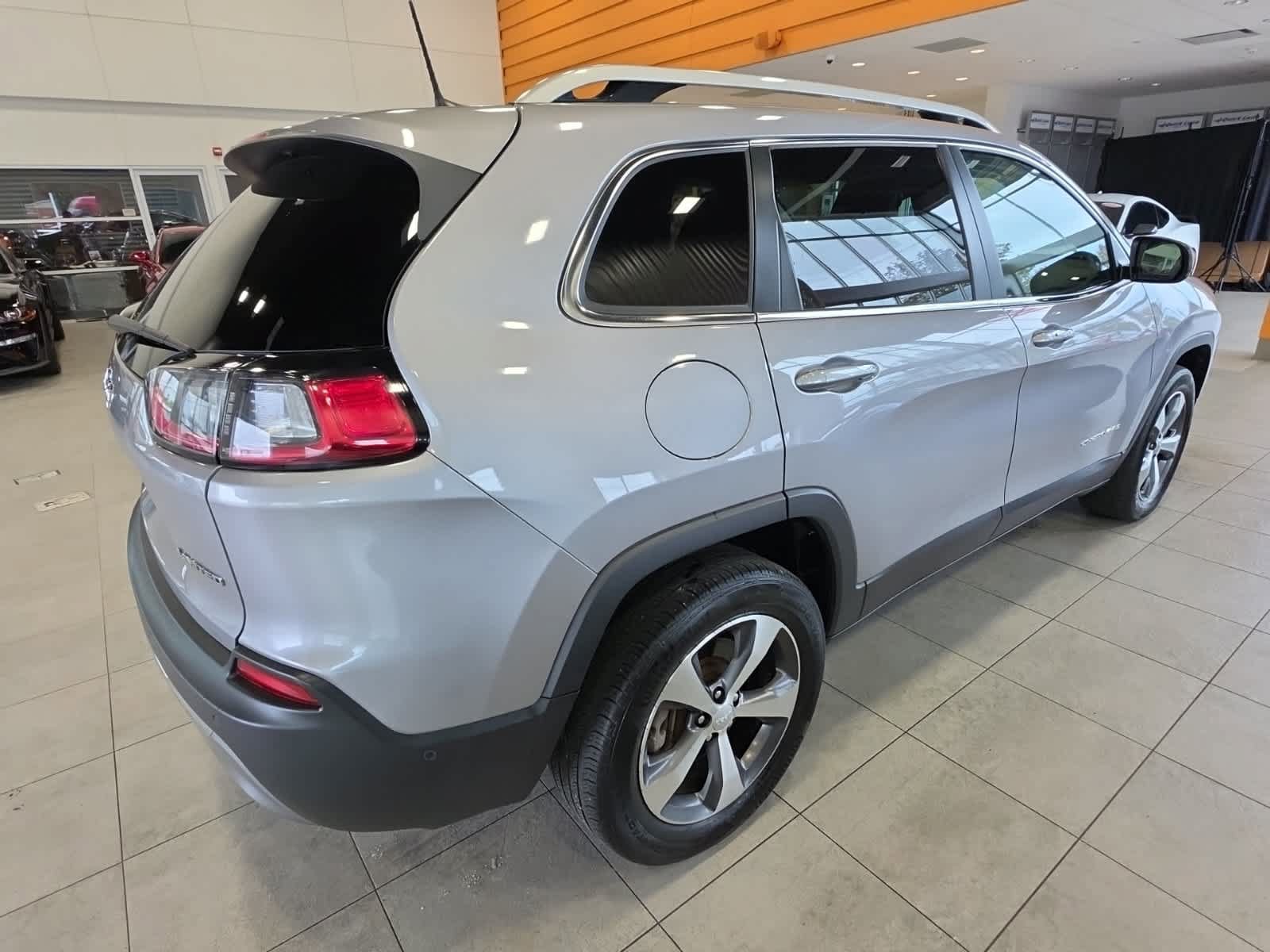 Used 2021 Jeep Cherokee Limited w/ Trailer Tow Group AWD/4WD image 6