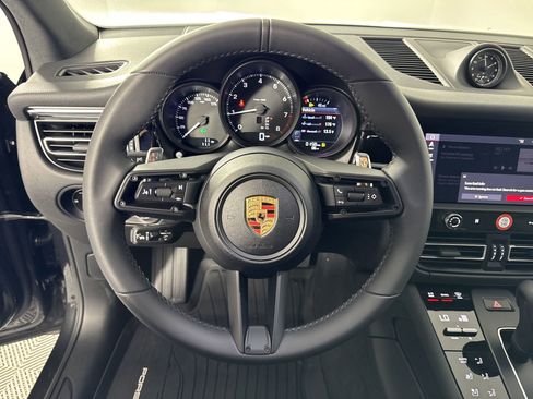 Certified 2025 Porsche Macan image 23