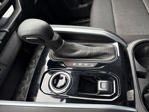 Used 2025 Chevrolet Colorado W/T image 32