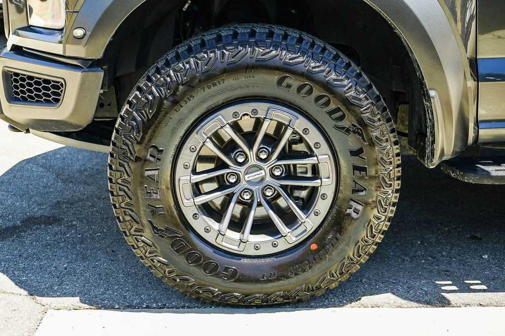 Used 2019 Ford F150 Raptor w/ Equipment Group 802A Luxury AWD/4WD image 9