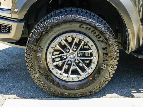 Used 2019 Ford F150 Raptor w/ Equipment Group 802A Luxury AWD/4WD image 9