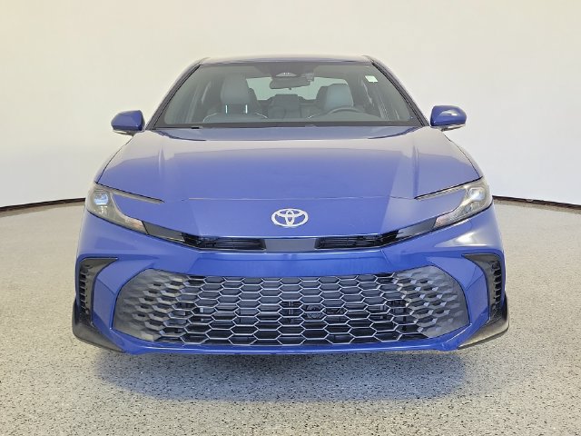 Certified 2025 Toyota Camry SE FWD image 3