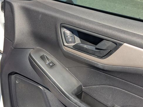 Used 2022 Ford Escape SE FWD image 34