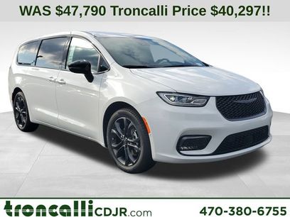 New 2026 Chrysler Pacifica Select