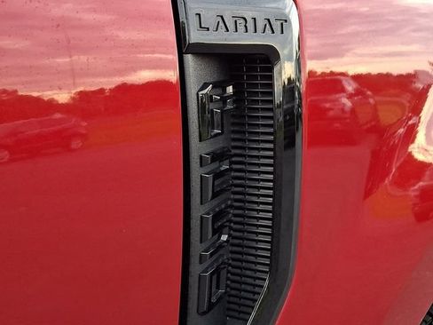 Used 2022 Ford F250 Lariat w/ Black Appearance Package AWD/4WD image 32