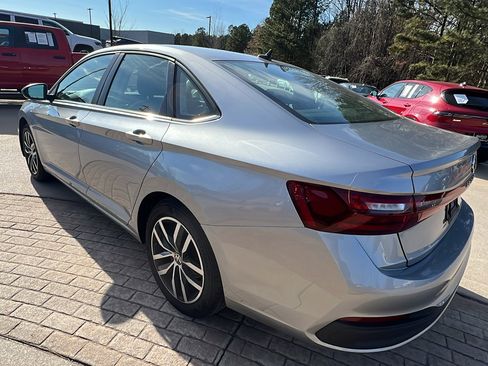 Used 2025 Volkswagen Jetta SE image 10