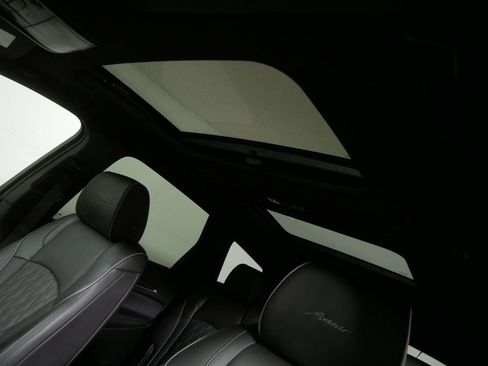 Used 2023 Buick Enclave Avenir image 20