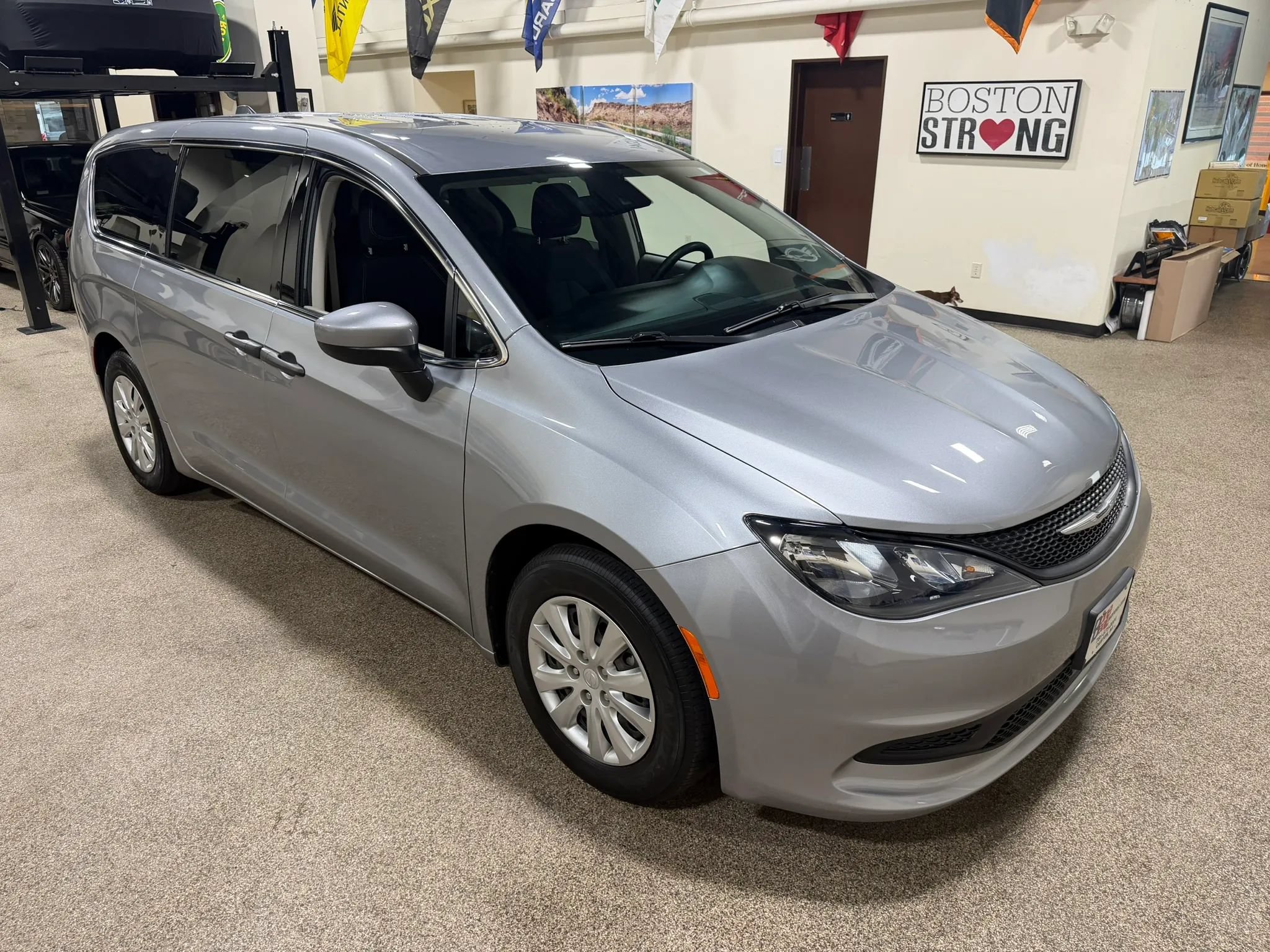 Used 2021 Chrysler Voyager L FWD image 5