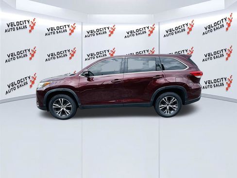 Used 2019 Toyota Highlander LE image 6