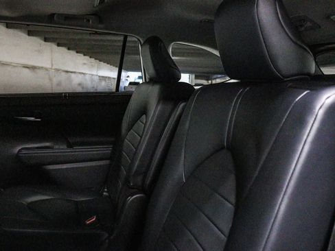 Certified 2024 Toyota Highlander XLE FWD image 20