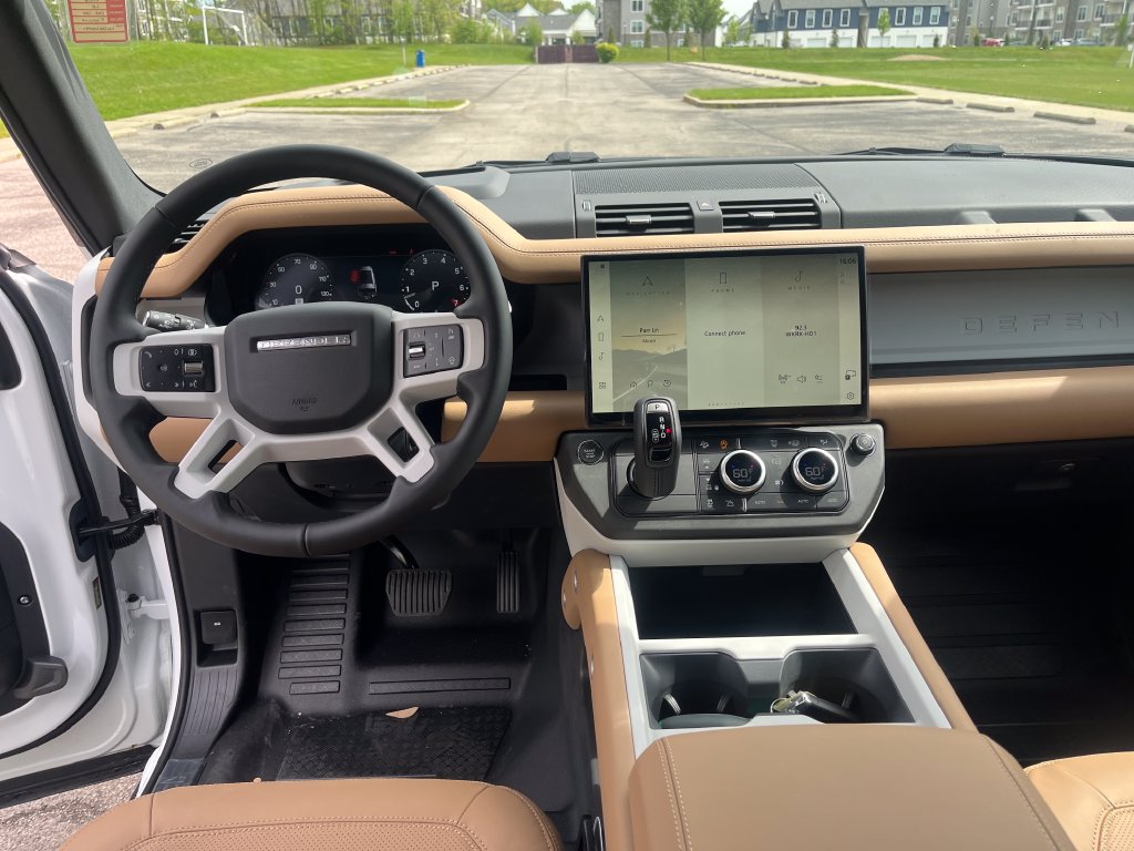 New 2026 Land Rover Defender 130 X-Dynamic SE AWD/4WD image 12