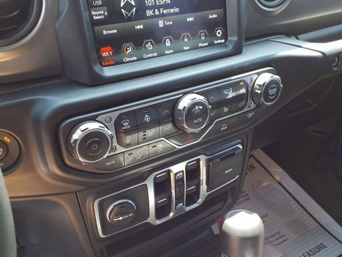 Used 2023 Jeep Gladiator Sport AWD/4WD image 8