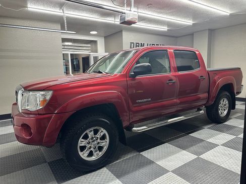 Used 2005 Toyota Tacoma PreRunner image 2