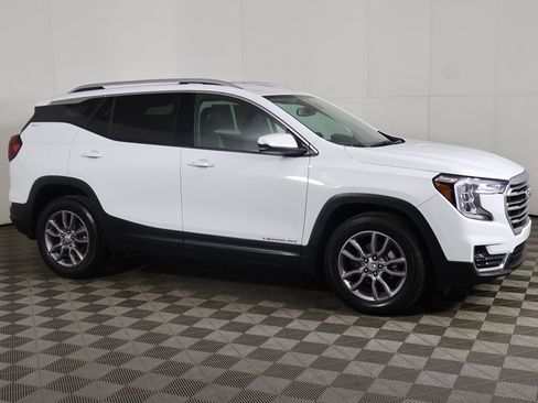 Used 2024 GMC Terrain SLT image 13
