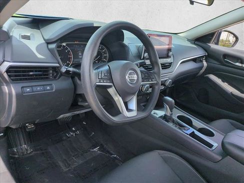 Used 2022 Nissan Altima 2.5 SV FWD image 10