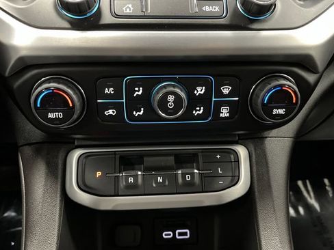 Used 2023 GMC Acadia SLE image 20