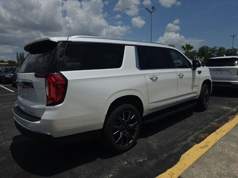 Used 2024 GMC Yukon XL SLT w/ SLT Luxury Package RWD image 15