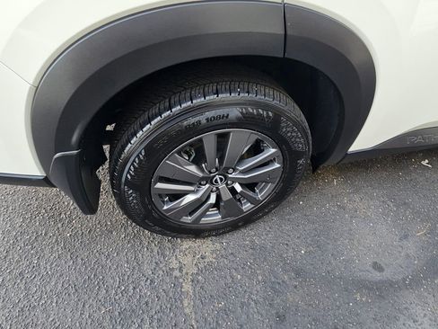 Used 2022 Nissan Pathfinder SV image 9