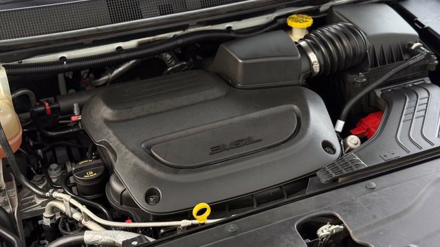 Used 2019 Chrysler Pacifica Touring-L FWD image 44