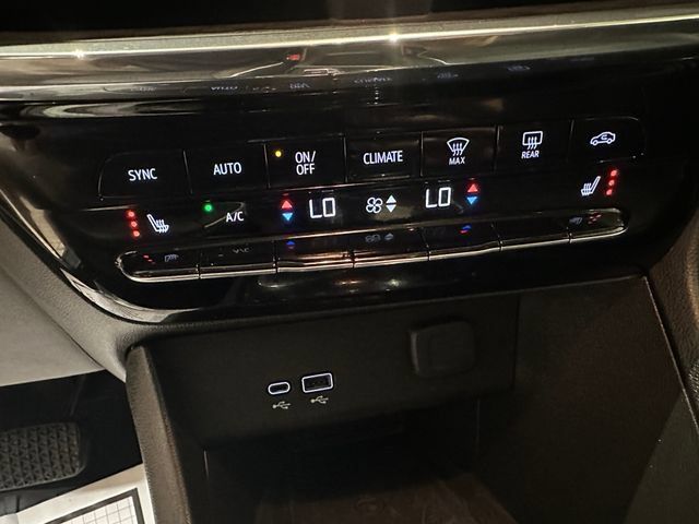 Used 2024 Buick Encore GX Avenir w/ Avenir Technology Package AWD/4WD image 13