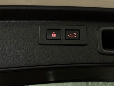 Used 2023 Subaru Forester Premium image 12