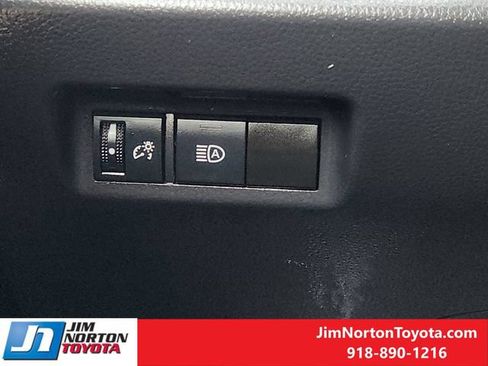 Used 2025 Toyota RAV4 XLE AWD/4WD image 22