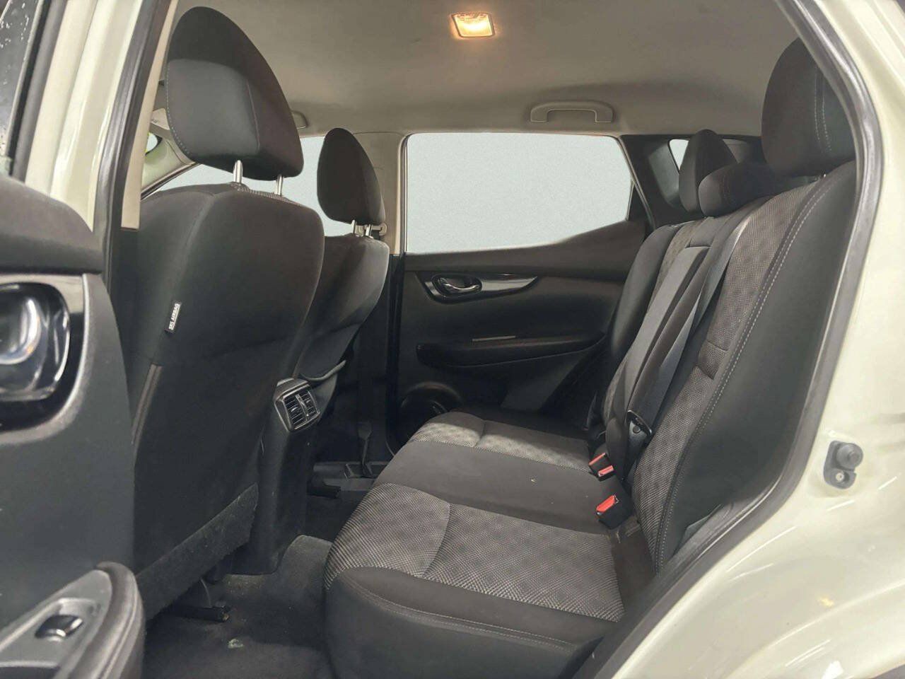 Used 2017 Nissan Rogue Sport SV w/ SV All-Weather Package AWD/4WD image 14