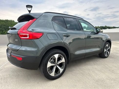 Certified 2026 Volvo XC40 B5 Plus AWD/4WD image 9
