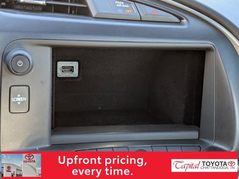 Used 2016 Chevrolet Corvette Stingray w/ Carbon Flash Badge Package image 21